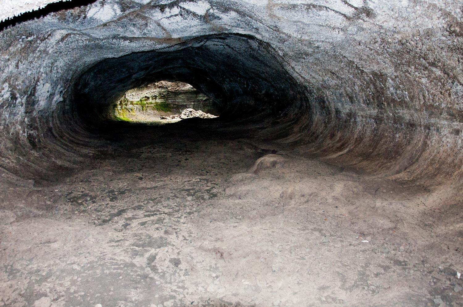parco-etna_interno-grotta-dei-lamponi