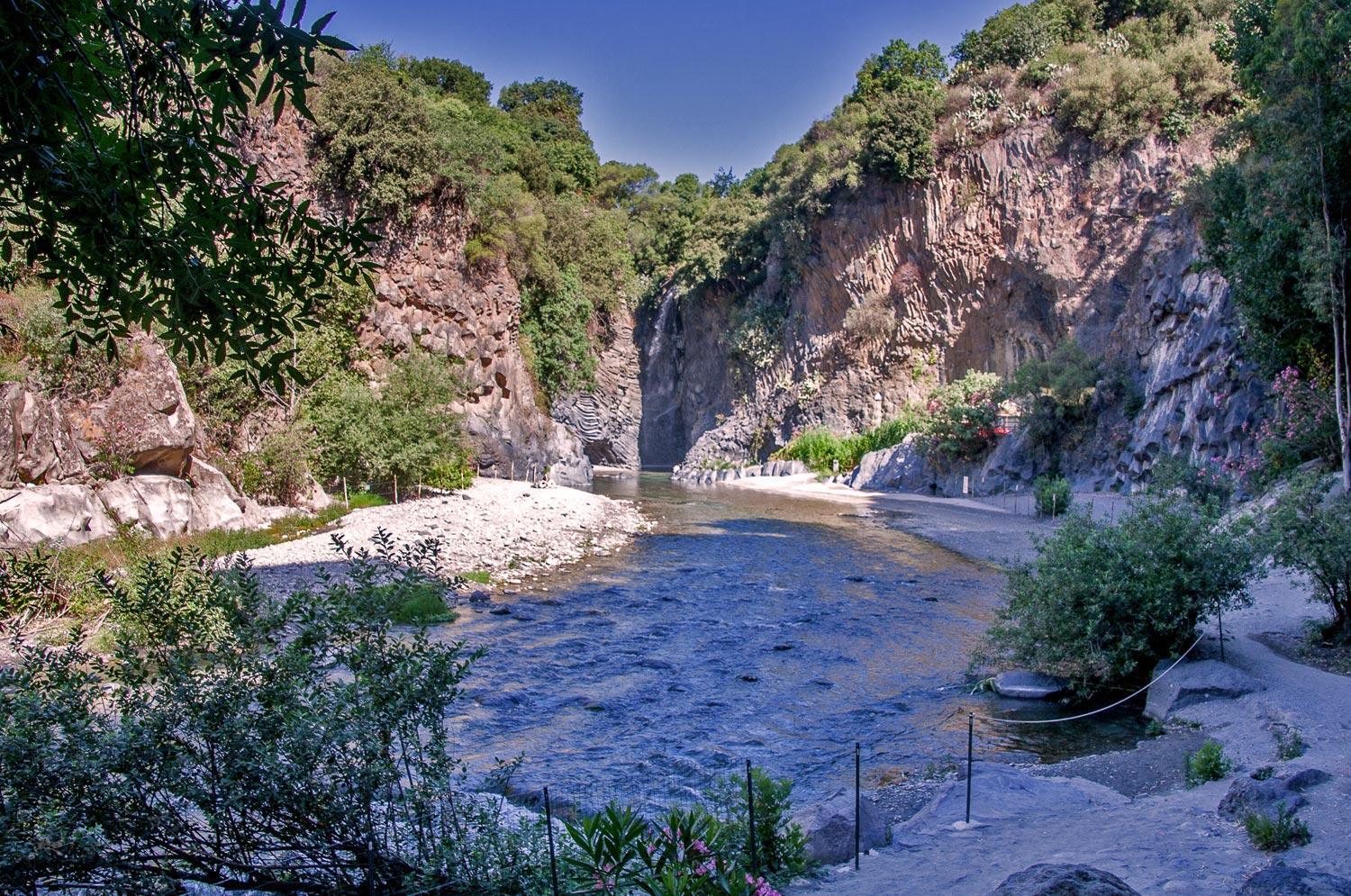 parco-fluviale-alcantara_gole-di-larderia-alcantara